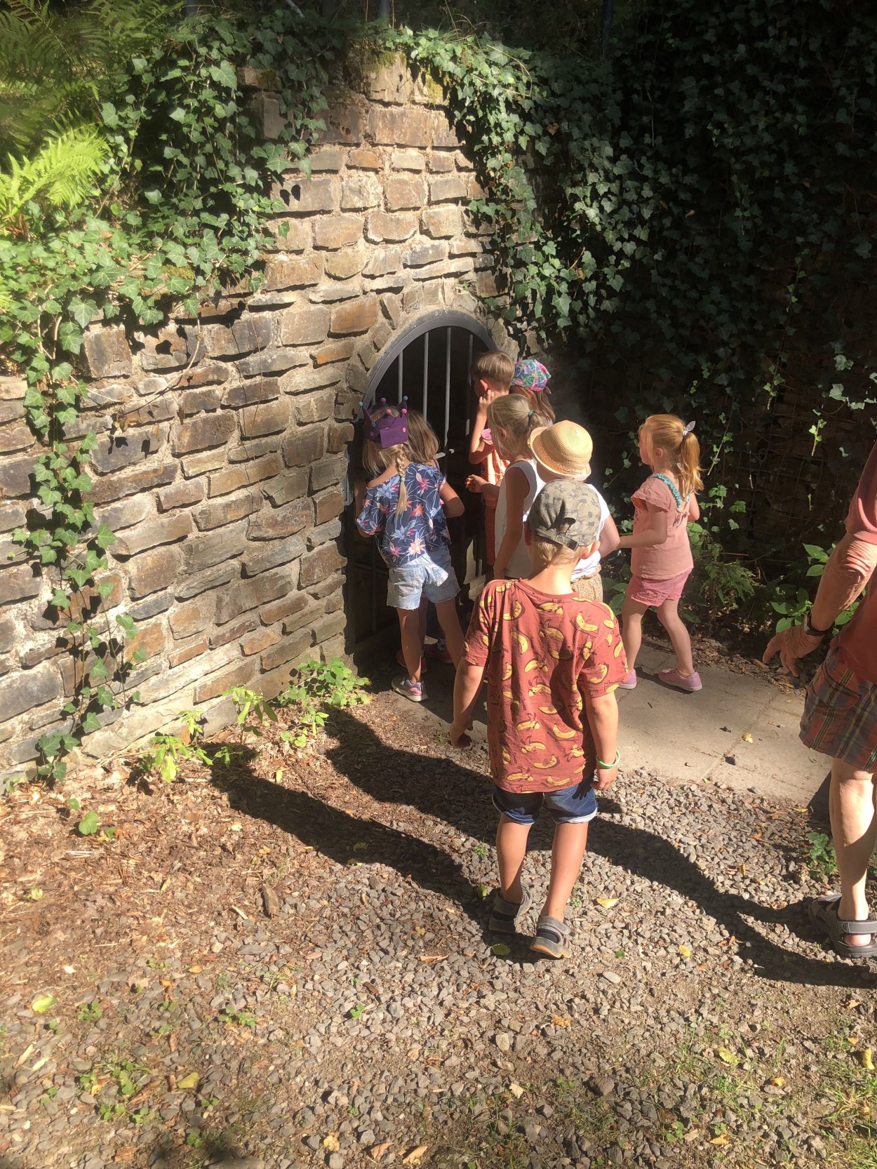 Kindergruppe_Römische Wasserleitung Kindergruppe_Römische Wasserleitung